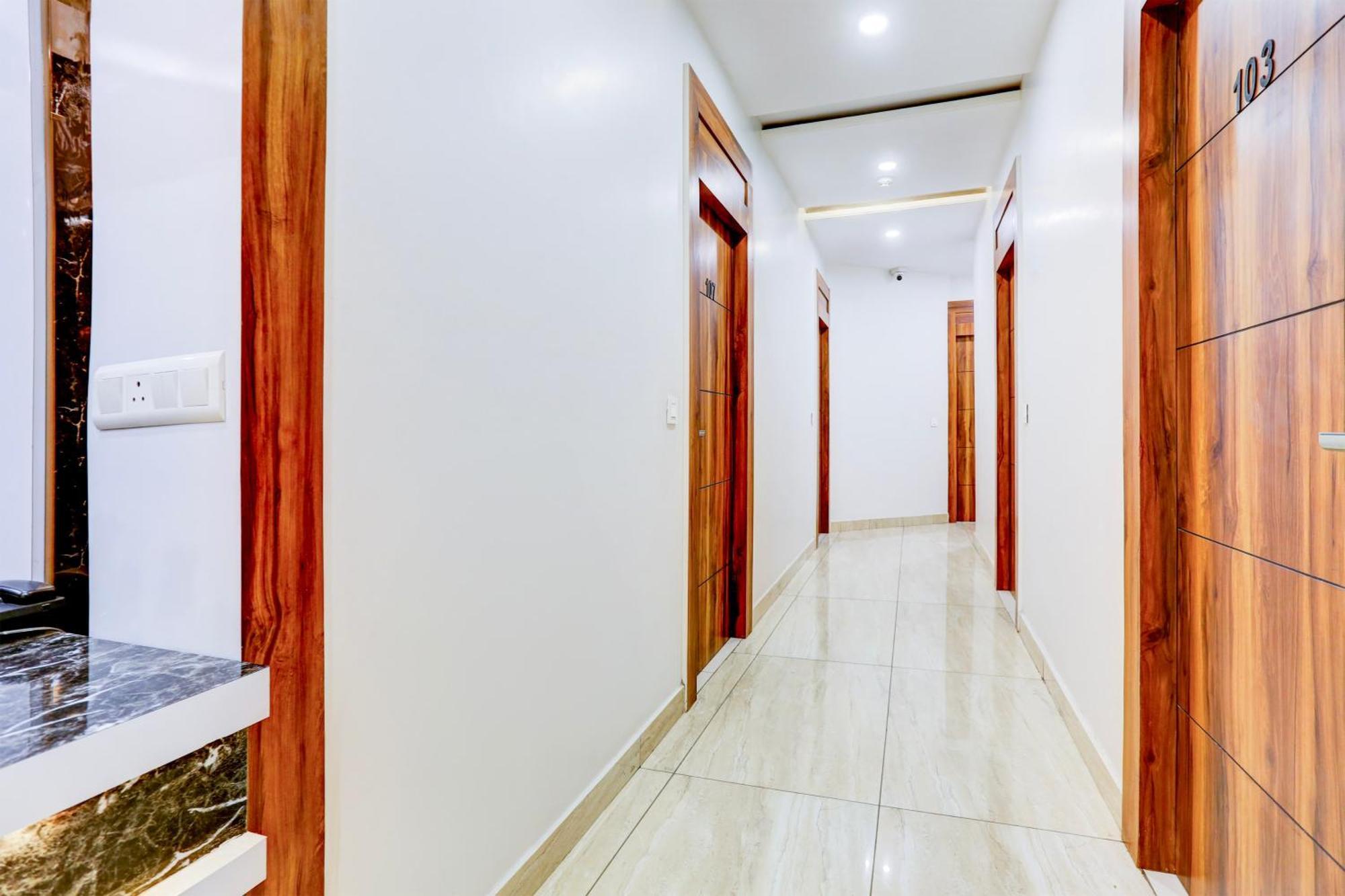 Super Townhouse Model Town Rohtak Formerly Hotel Tathastu Exterior foto