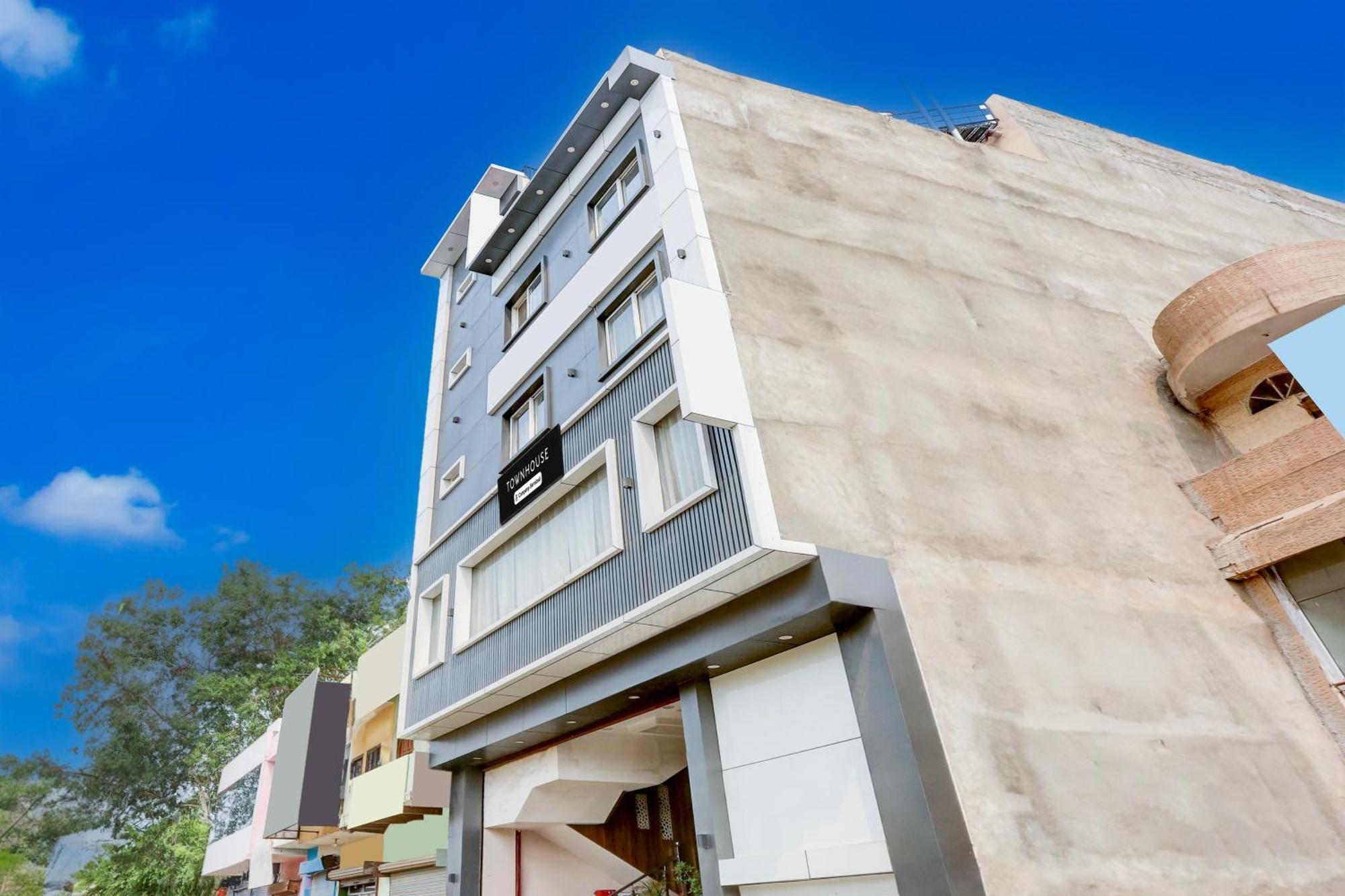 Super Townhouse Model Town Rohtak Formerly Hotel Tathastu Exterior foto